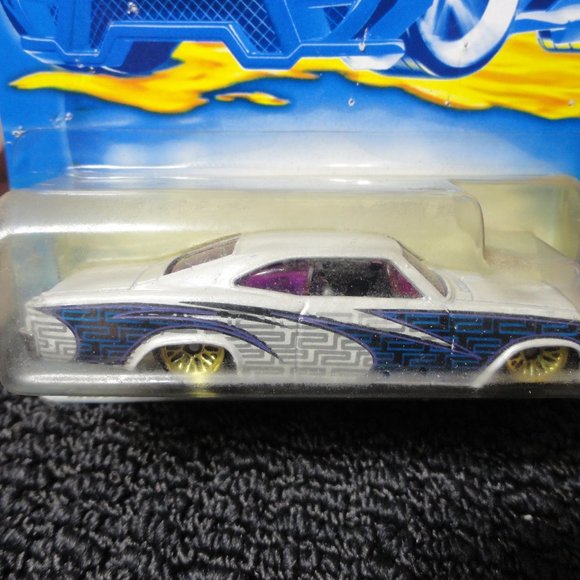 Hot Wheels 65 Impala low rider car. 2000 edition, NOS in package - Picture 2 of 4